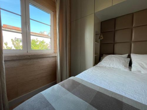 a bedroom with a bed and a window at Casa do João • City Break • Lisbon in Lisbon