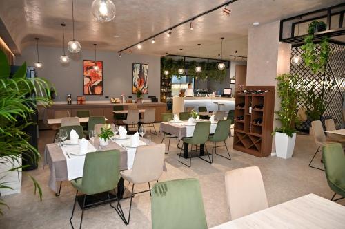 Hotel Vinoにあるレストランまたは飲食店