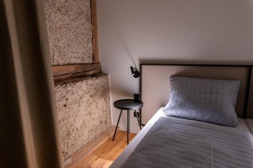 Letto o letti in una camera di LANDHOTEL ALTE ZOLLSTATION- Historical Building
