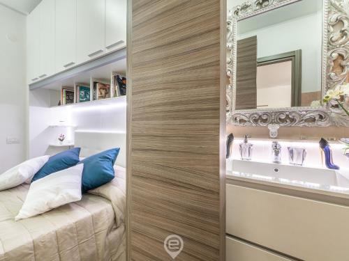 Кровать или кровати в номере Zaffiro Apartment