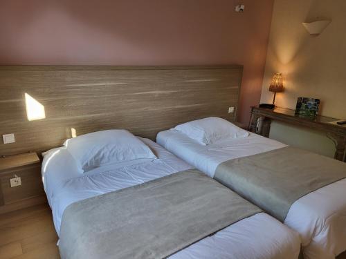 Кровать или кровати в номере Hôtel La Flambée