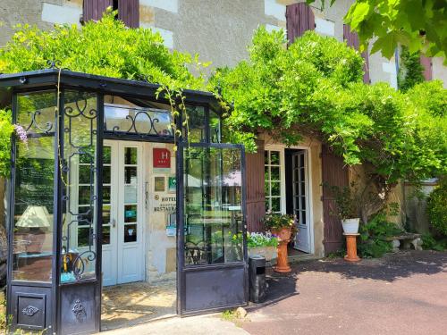 Сад в Hôtel La Flambée