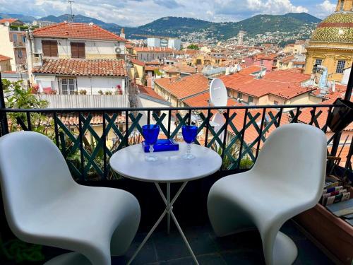 Cosy penthouse old town sea view little terraces Air conditionned