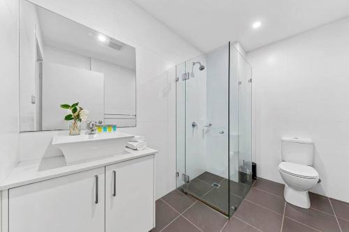 a bathroom with a toilet and a sink and a shower at cosy Chatswood retreat, conventience location in Sydney
