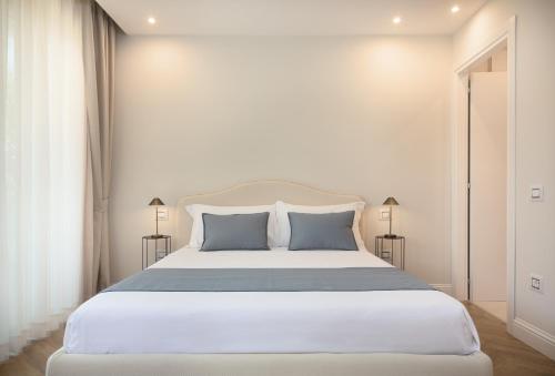 Posteľ alebo postele v izbe v ubytovaní Télos Rooms