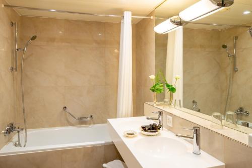 Un baño de Hotel Ascona