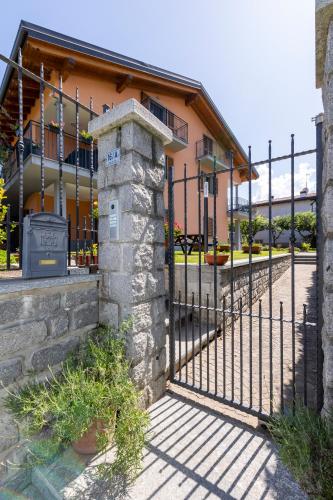an iron gate in front of a building at Apartment with garden and parking in Bellagio