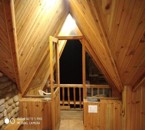 BanjārにあるIshan Log Huts-A boutique home stayのギャラリーの写真