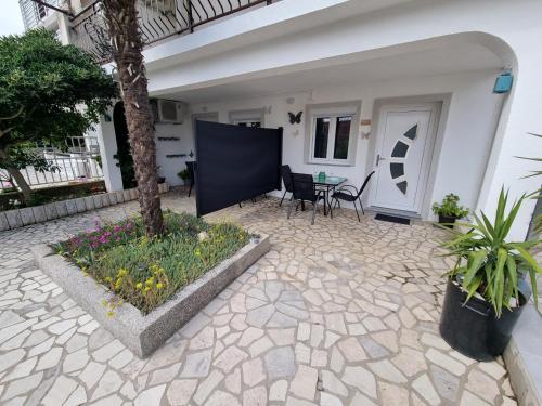 IVANA Apartment with terrace