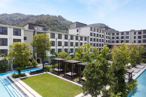 Pemandangan gunung umum atau pemandangan gunung yang diambil dari hotel