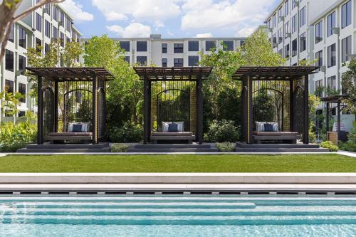 Kolam renang di atau dekat dengan Four Points by Sheraton Phuket Patong Beach Resort