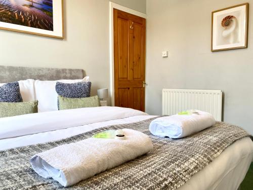 two beds sitting next to each other in a bedroom at 8 Margaret Road, Whitley Bay in Whitley Bay