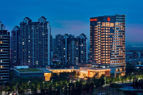 Pemandangan umum bagi Guangzhou atau pemandangan bandar yang diambil dari hotel