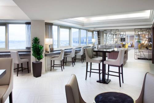 Posezení v ubytování Sheraton Gateway Los Angeles Hotel