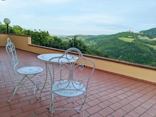 A balcony or terrace at Rocca di Luna a Gemmano