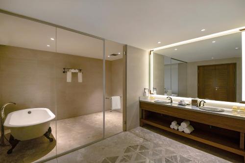 Koupelna v ubytování Sheraton Grand Chennai Resort & Spa