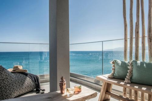 Khroma Luxury Suite 3- Beach front apartment