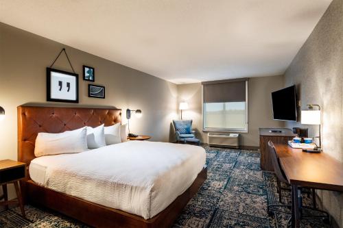 Postel nebo postele na pokoji v ubytování Radisson Hotel Fairview Heights - St Louis