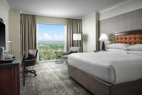 Postel nebo postele na pokoji v ubytování Sheraton Myrtle Beach