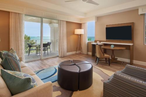 TV a/nebo společenská místnost v ubytování Playa Largo Resort & Spa, Autograph Collection