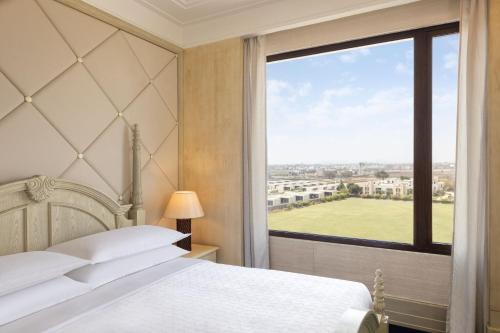 Ένα ή περισσότερα κρεβάτια σε δωμάτιο στο Sheraton Grand Palace Indore