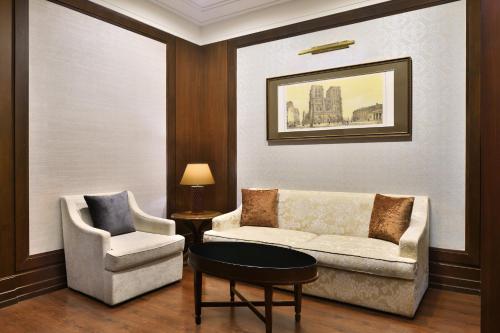 Χώρος καθιστικού στο Sheraton Grand Palace Indore