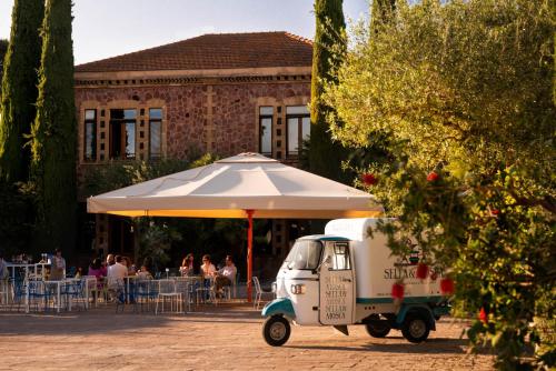 a small car parked under a white umbrella at Sella&Mosca Casa Villamarina in Alghero