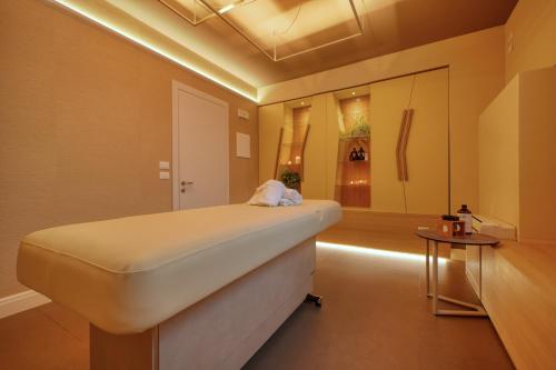 a bedroom with a white bed in a room at Hotel Palazzo del Garda & Spa in Desenzano del Garda