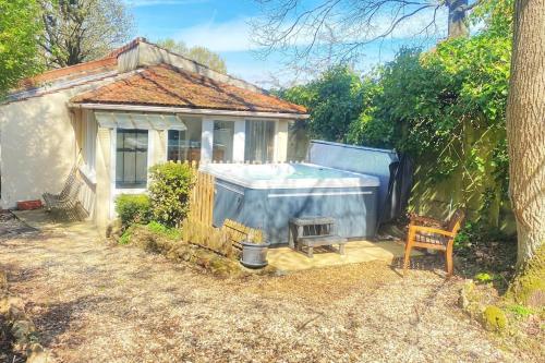 Zahrada ubytování Maison avec jardin et jacuzzi proche Polytechnique