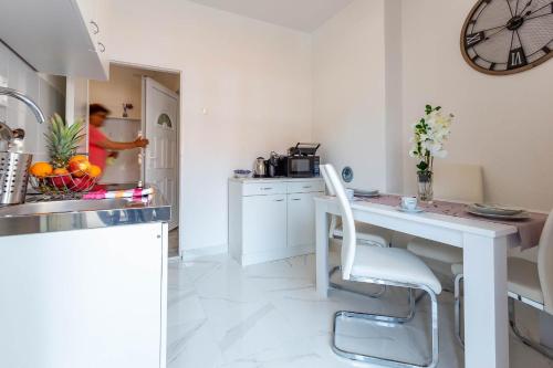 Viktorija 1BR Apartment