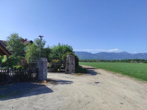 a gate on a dirt road next to a field at Willa Kolorowa Chata 6 km Od Karpacza in Mysłakowice
