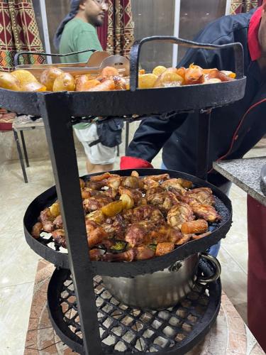 Makanan di atau berdekatan perkhemahan ini