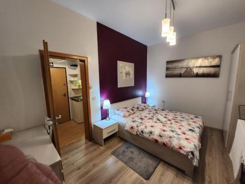 Postel nebo postele na pokoji v ubytování Studio Midtown