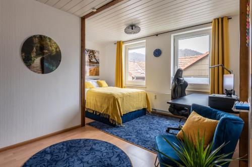 a bedroom with a bed and a window at Neu! 9,8 Außergewöhnlich Boxspringbetten Kaffeevollautomat inkl Bettwäsche und Handtücher #MeeneFewo de in Bad Harzburg