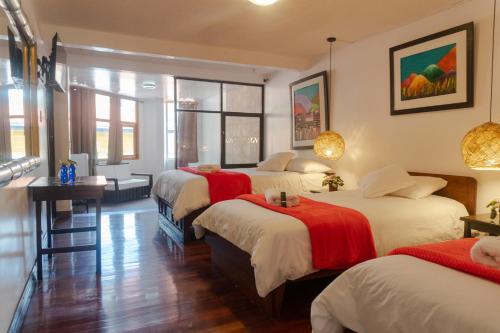 Łóżko lub łóżka w pokoju w obiekcie Hotel De Mi Pueblo