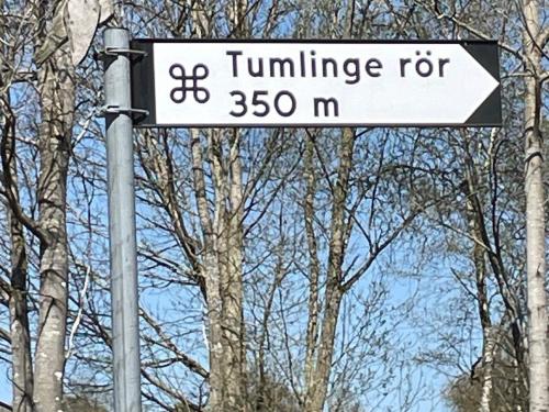 a street sign that reads turnrance for at 4 person holiday home in ALVESTA-By Traum in Alvesta