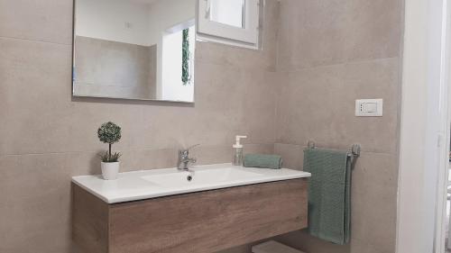 a bathroom with a white sink and a mirror at Residenza La Terrazza locazione turistica in Bari