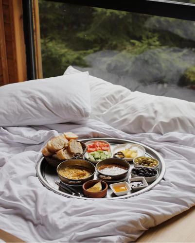 Makanan di atau berdekatan chalet