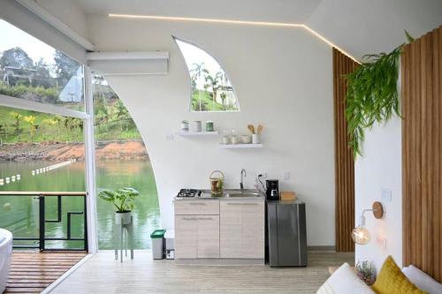 Dapur atau dapur kecil di Casa Flotante La Trinidad