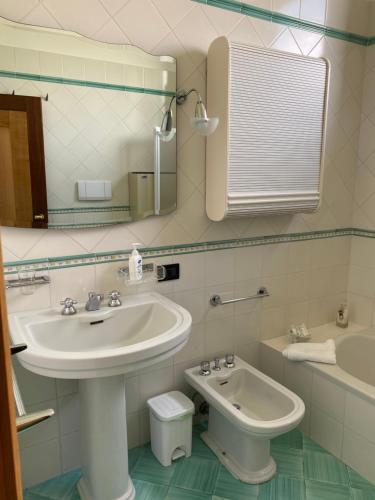 Bilik mandi di Casa della Regina