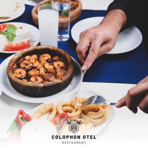 Makanan di atau berdekatan hotel