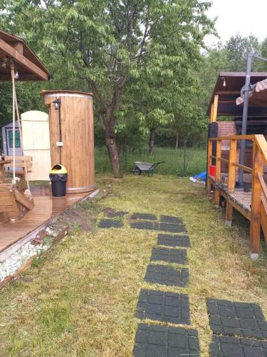 a backyard with a stone path in the grass at Popasul Dacilor in Predeluţ