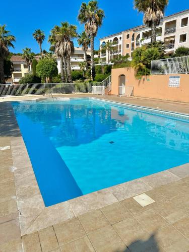 Appartement avec jardin, clim & piscine - Proche plages et randos, parking privé - La Girelle