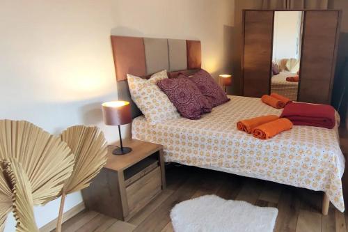 Postel nebo postele na pokoji v ubytování Appartement provençal avec terrasse dans le Var