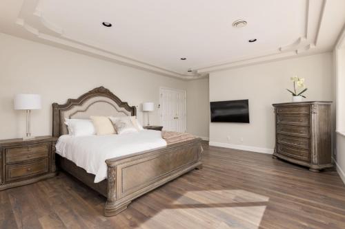 Ένα ή περισσότερα κρεβάτια σε δωμάτιο στο West Coast Cozy Home