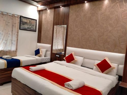 Ένα ή περισσότερα κρεβάτια σε δωμάτιο στο Hotel Sidhartha Walking Distance From TajMahal