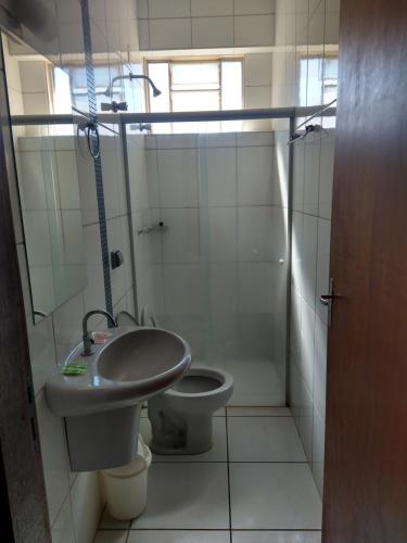 a bathroom with a sink and a toilet at Hotel Dublin in Araraquara