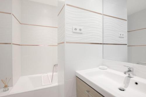 Photo de la galerie de l'établissement Paca Properties - 2MD - Beau T2, à Cannes