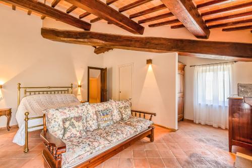 a living room with a couch and a bed at Agriturismo Colli Martani in Massa Martana