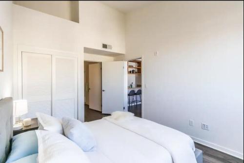 a white living room with a couch and a kitchen at Luxury 2bedroom 2bath Santa Monica in Los Angeles